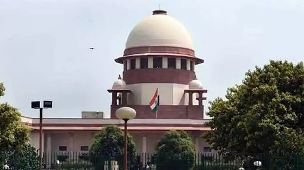 Tamil Nadu : सुप्रीम कोर्ट ने ध्वज-स्तंभों को हटाने पर अंतरिम रोक लगाई Tamil Nadu : सुप्रीम कोर्ट ने ध्वज-स्तंभों को हटाने पर अंतरिम रोक लगाई