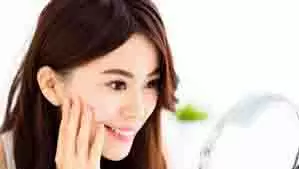 Skincare Routine: सुबह उठते ही अपनाएं ये आदतें, पाएगी चमकदार त्वचा Skincare Routine: सुबह उठते ही अपनाएं ये आदतें, पाएगी चमकदार त्वचा