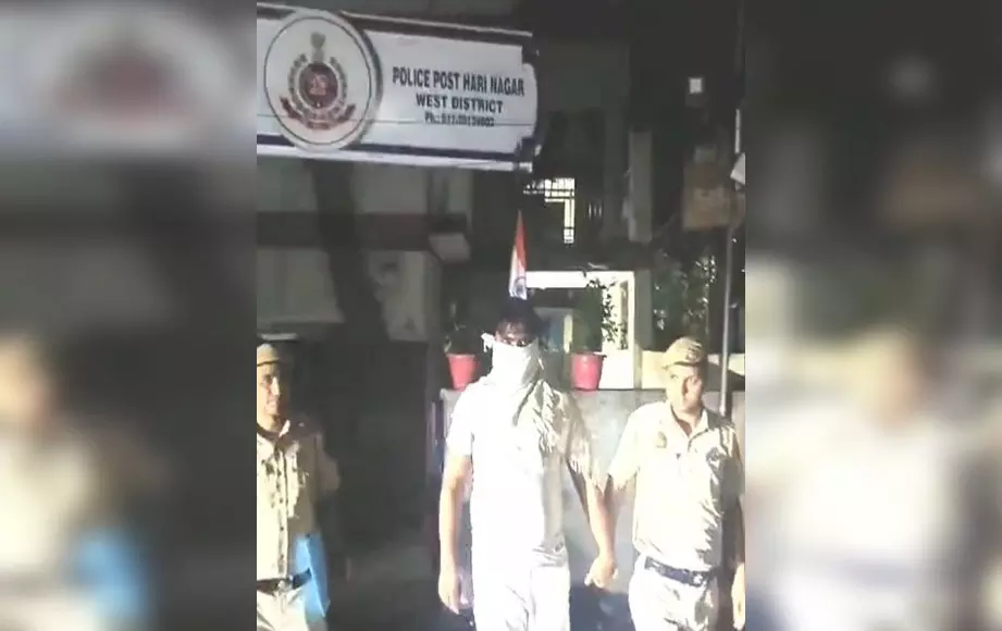 दिल्ली पुलिस ने एटीएम धोखाधड़ी के आरोपी को गिरफ्तार किया, 90,000 रुपए बरामद दिल्ली पुलिस ने एटीएम धोखाधड़ी के आरोपी को गिरफ्तार किया, 90,000 रुपए बरामद
