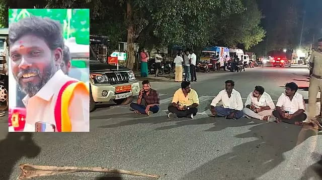 कलकवारी मामला: फॉरवर्ड ब्लॉक के नगर सचिव की चाकू मारकर हत्या कलकवारी मामला: फॉरवर्ड ब्लॉक के नगर सचिव की चाकू मारकर हत्या