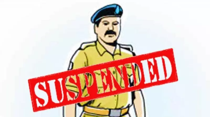 East Champaran: भ्रष्टाचार केस में पुलिसकर्मी निलंबित East Champaran: भ्रष्टाचार केस में पुलिसकर्मी निलंबित