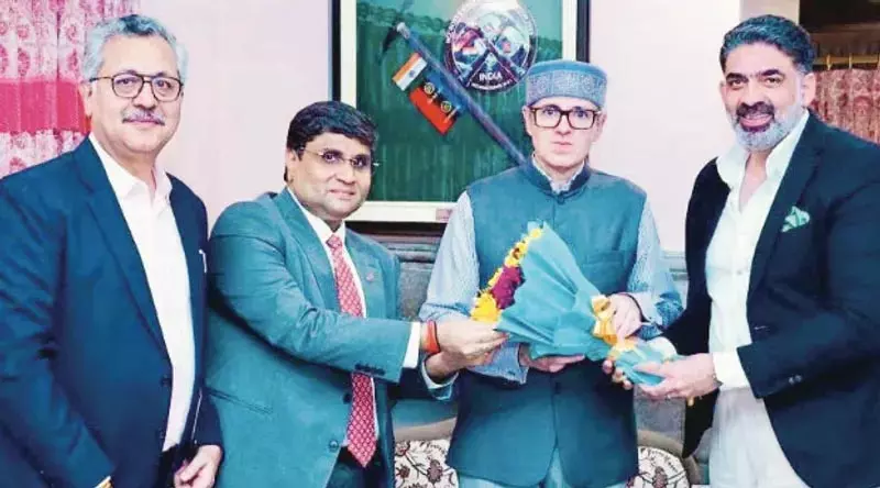 ICC प्रतिनिधिमंडल ने सीएम उमर अब्दुल्ला से मुलाकात की, निवेश प्रस्ताव रखे ICC प्रतिनिधिमंडल ने सीएम उमर अब्दुल्ला से मुलाकात की, निवेश प्रस्ताव रखे