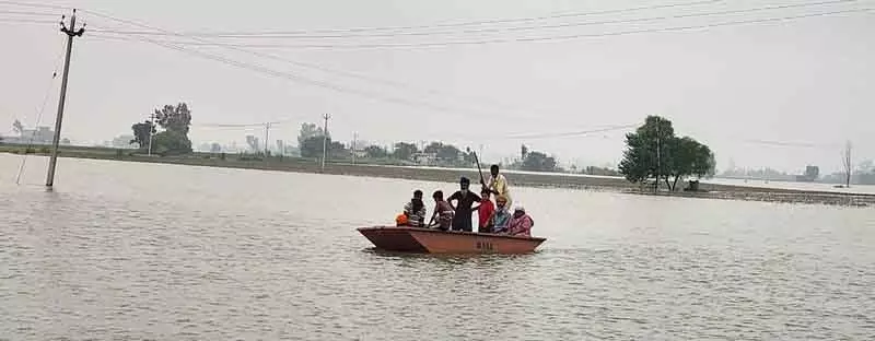 Sultanpur Lodhi में बारिश से बचाव अभियान बाधित Sultanpur Lodhi में बारिश से बचाव अभियान बाधित