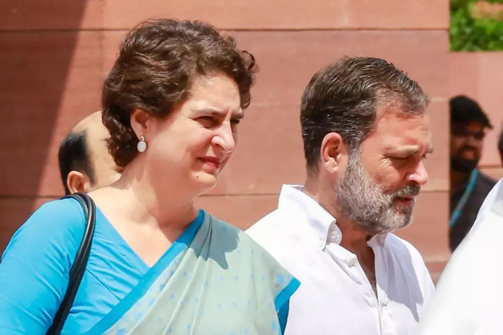 Priyanka Gandhi आज बिहार में राहुल गांधी की मतदाता अधिकार यात्रा में शामिल होंगी Priyanka Gandhi आज बिहार में राहुल गांधी की मतदाता अधिकार यात्रा में शामिल होंगी