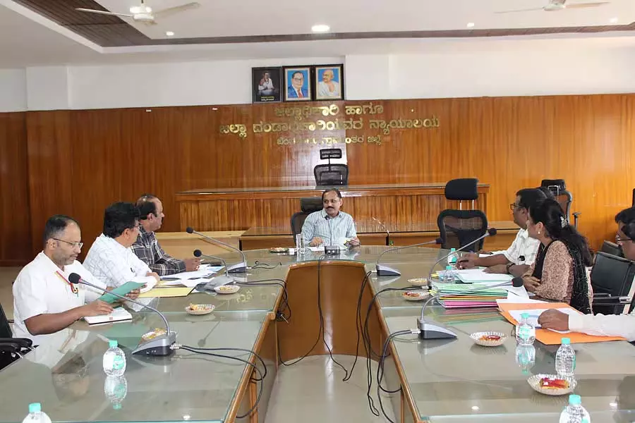 आवारा कुत्तों के उत्पात को रोकने के लिए कार्रवाई: जिला कलेक्टर ने अधिकारियों को निर्देश दिए आवारा कुत्तों के उत्पात को रोकने के लिए कार्रवाई: जिला कलेक्टर ने अधिकारियों को निर्देश दिए
