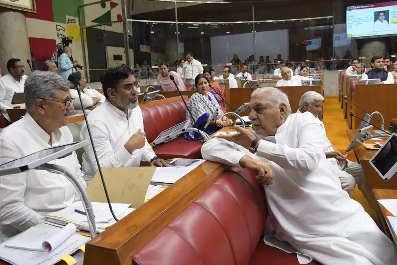 Haryana : राजीव गांधी स्टेडियम की खराब हालत का मुद्दा विधानसभा में गूंजा Haryana : राजीव गांधी स्टेडियम की खराब हालत का मुद्दा विधानसभा में गूंजा