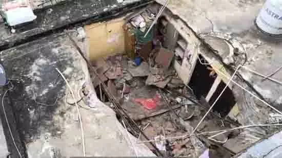 Delhi: द्वारका में लगातार बारिश के कारण छत गिरने से 2 लोग घायल Delhi: द्वारका में लगातार बारिश के कारण छत गिरने से 2 लोग घायल