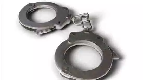 Mumbai : नाबालिग छात्रा से छेड़छाड़ के आरोप में ट्यूशन टीचर गिरफ्तार Mumbai : नाबालिग छात्रा से छेड़छाड़ के आरोप में ट्यूशन टीचर गिरफ्तार