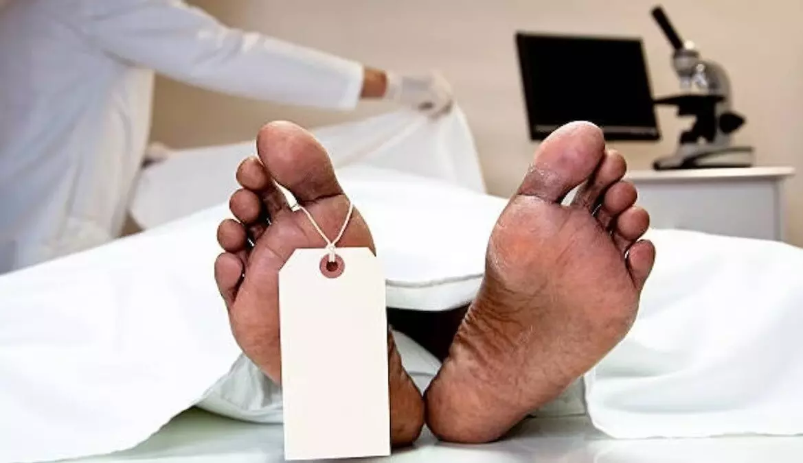 Kolkata: गेस्ट हाउस में मिली पंजाब की युवती की लाश Kolkata: गेस्ट हाउस में मिली पंजाब की युवती की लाश