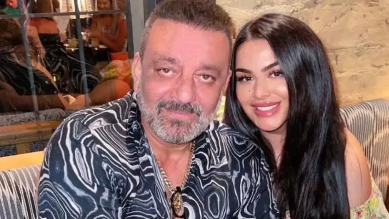 Trishala Dutt ने परिवार और पालन-पोषण पर एक रहस्यमयी नोट साझा किया Trishala Dutt ने परिवार और पालन-पोषण पर एक रहस्यमयी नोट साझा किया