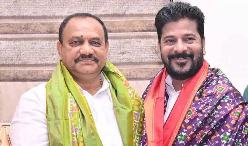 TPCC अध्यक्ष और मुख्यमंत्री के बीच पारंपरिक व्यवसायों को लेकर मतभेद TPCC अध्यक्ष और मुख्यमंत्री के बीच पारंपरिक व्यवसायों को लेकर मतभेद