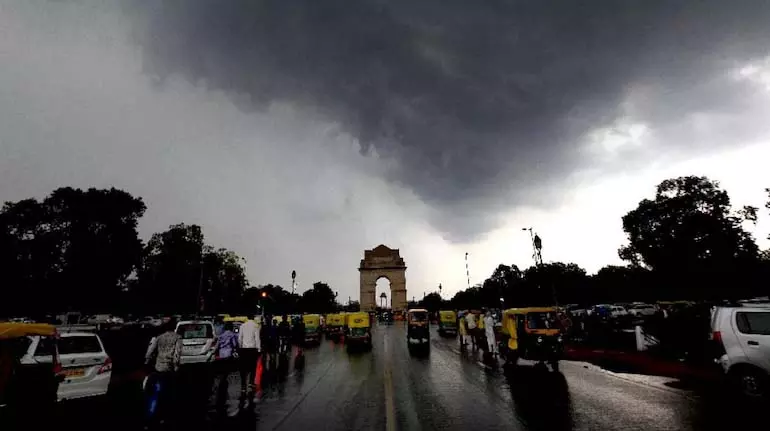 Delhi Weather: एनसीआर के शहरों में बारिश के चलते एयरलाइंस ने जारी की एडवाइजरी Delhi Weather: एनसीआर के शहरों में बारिश के चलते एयरलाइंस ने जारी की एडवाइजरी
