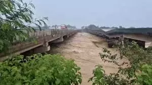 Kathua: भारी बारिश से जम्मू-पठानकोट मार्ग बंद, यातायात ठप Kathua: भारी बारिश से जम्मू-पठानकोट मार्ग बंद, यातायात ठप