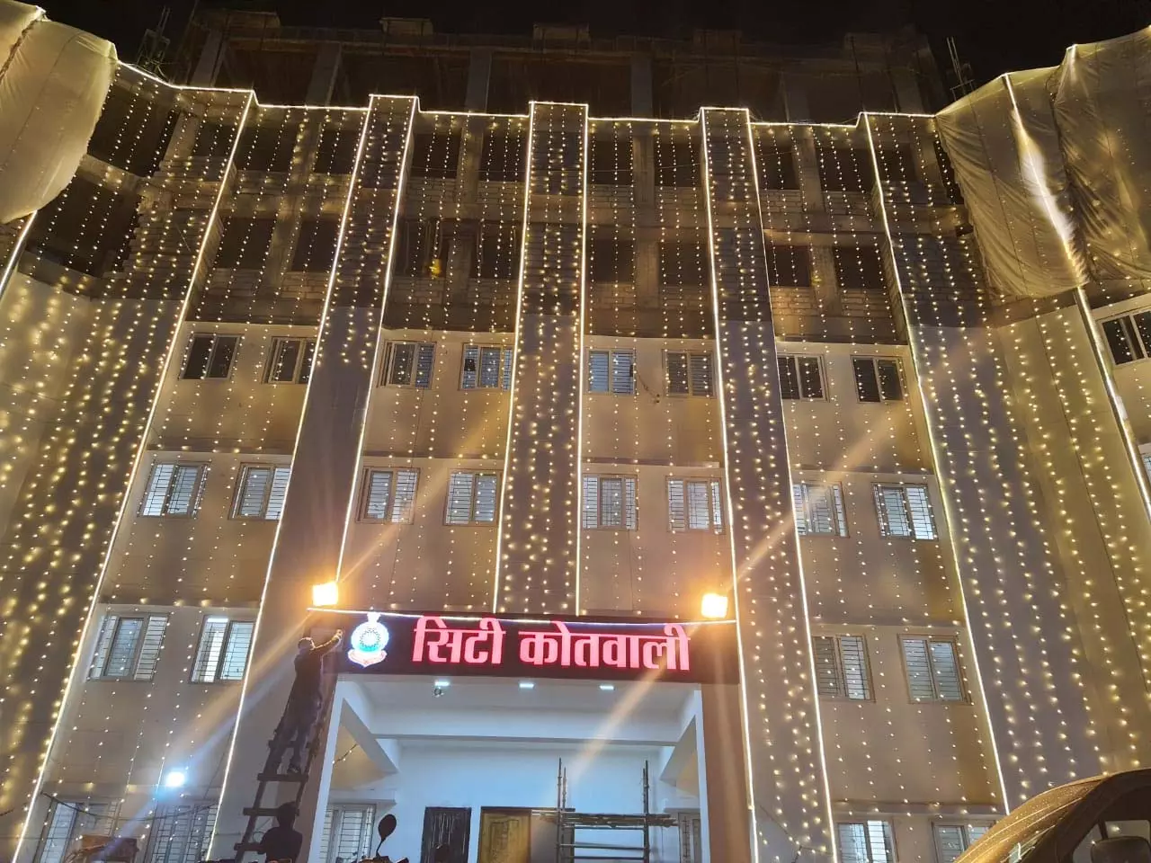 रायपुर में सुकमा से आई महिला के साथ उठाईगिरी, 5 लाख के जेवरात गायब रायपुर में सुकमा से आई महिला के साथ उठाईगिरी, 5 लाख के जेवरात गायब