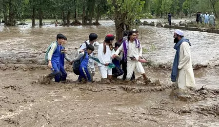 पाकिस्तान: खैबर पख्तूनख्वा में बारिश से भारी तबाही, अब तक 406 लोगों की मौत पाकिस्तान: खैबर पख्तूनख्वा में बारिश से भारी तबाही, अब तक 406 लोगों की मौत