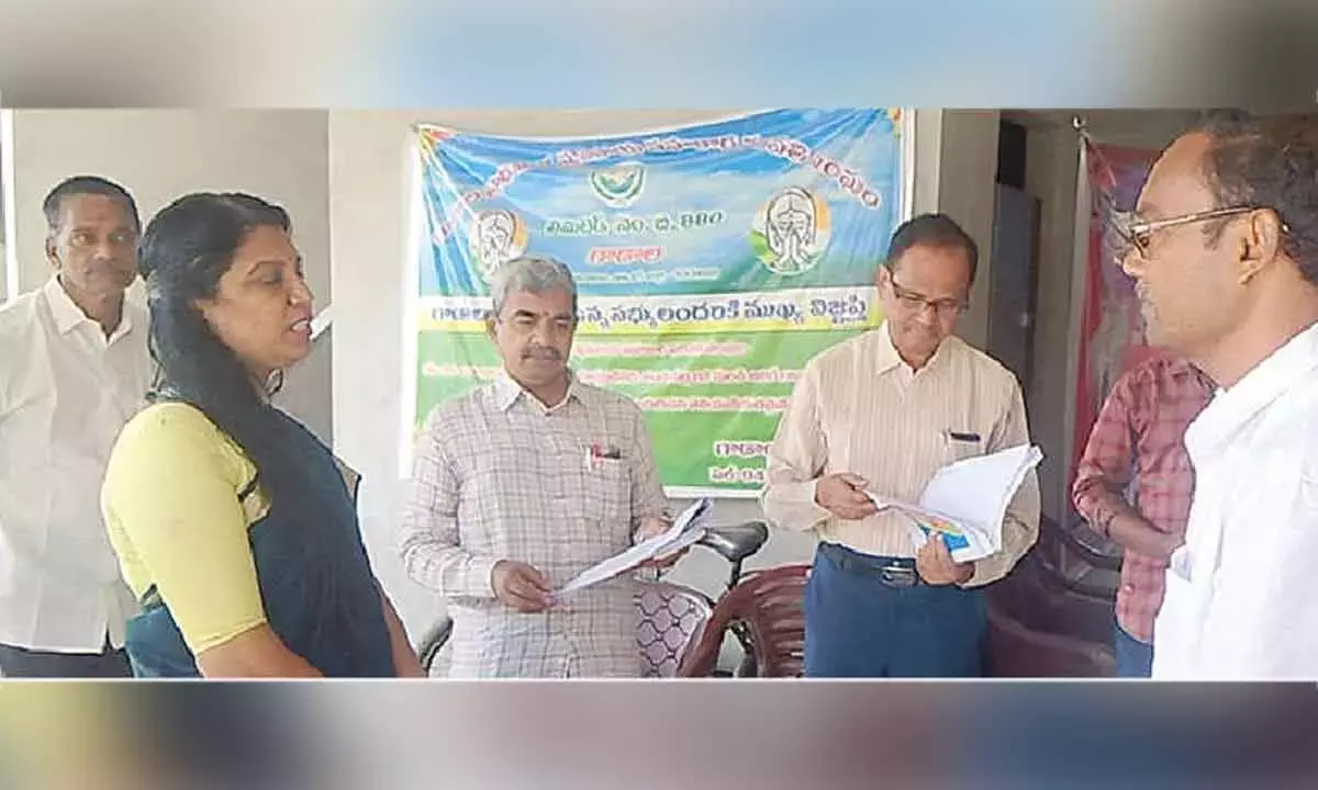 Andhra: किसानों को अत्यधिक उर्वरकों के प्रयोग से बचने की सलाह दी गई Andhra: किसानों को अत्यधिक उर्वरकों के प्रयोग से बचने की सलाह दी गई