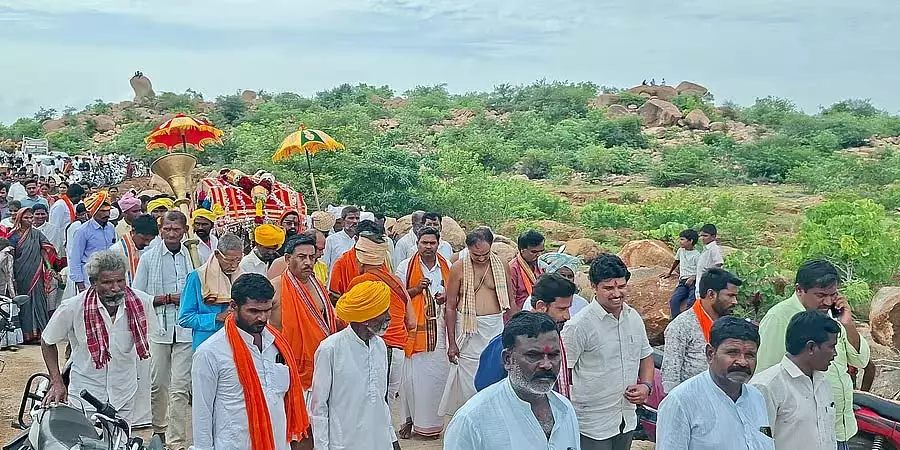 Hunasagi : भक्ति और चरवाहे की सेवा का एक पालकी उत्सव Hunasagi : भक्ति और चरवाहे की सेवा का एक पालकी उत्सव