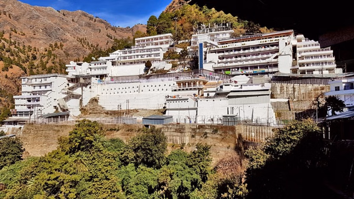 Jammu: जम्मू में खराब मौसम, वैष्णो देवी यात्रा प्रभावित Jammu: जम्मू में खराब मौसम, वैष्णो देवी यात्रा प्रभावित
