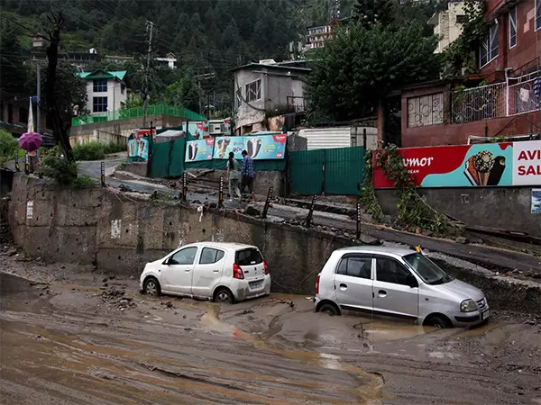 Himachal में मानसून का कहर: सड़कें अवरुद्ध, जलापूर्ति, बिजली सेवाएं बाधित Himachal में मानसून का कहर: सड़कें अवरुद्ध, जलापूर्ति, बिजली सेवाएं बाधित