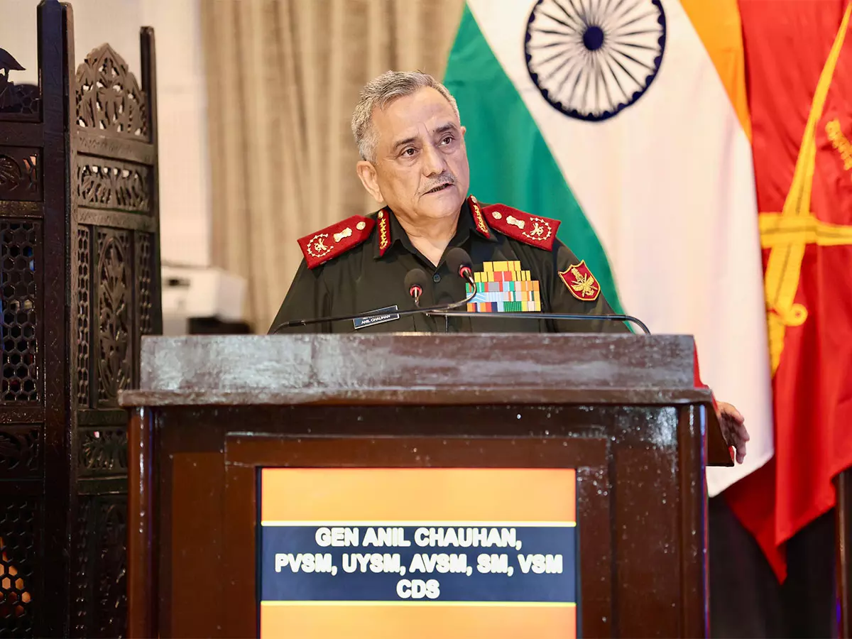 CDS ने रण संवाद में कहा: आत्मनिर्भरता और एकीकृत लॉजिस्टिक्स भविष्य के युद्धों में जीत की कुंजी CDS ने रण संवाद में कहा: आत्मनिर्भरता और एकीकृत लॉजिस्टिक्स भविष्य के युद्धों में जीत की कुंजी