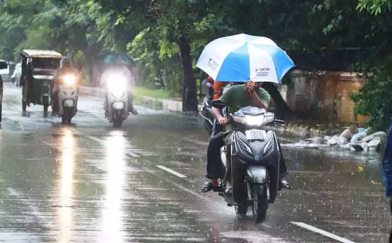 Jalandhar में बारिश के बीच मौसम सुहावना Jalandhar में बारिश के बीच मौसम सुहावना