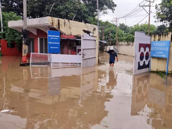 IMD ने जम्मू-कश्मीर में लगातार बारिश के लिए एडवाइजरी जारी की IMD ने जम्मू-कश्मीर में लगातार बारिश के लिए एडवाइजरी जारी की
