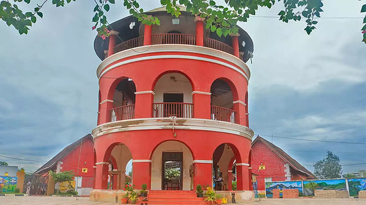 Poojappura जेल के कैफेटेरिया से 4.25 लाख रुपये चुराने के आरोप में पूर्व कैदी गिरफ्तार Poojappura जेल के कैफेटेरिया से 4.25 लाख रुपये चुराने के आरोप में पूर्व कैदी गिरफ्तार