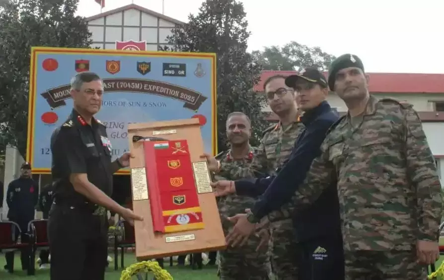 Dehradun: माउंट मुकुट पर तिरंगा फहराने की तैयारी Dehradun: माउंट मुकुट पर तिरंगा फहराने की तैयारी
