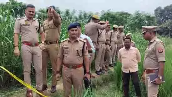 Sambhal: किशोरी की गला रेतकर हत्या, शव धान के खेत में मिला Sambhal: किशोरी की गला रेतकर हत्या, शव धान के खेत में मिला