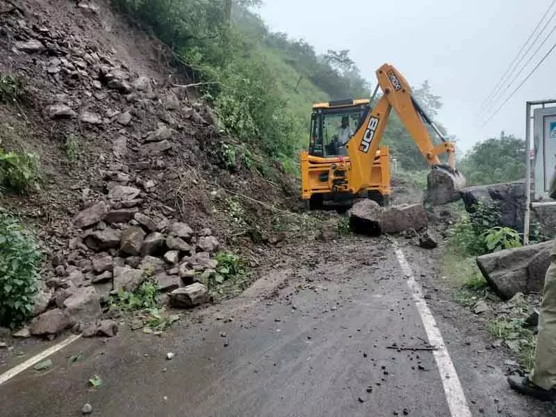 Solan में लगातार बारिश से 23 संपर्क मार्ग बंद Solan में लगातार बारिश से 23 संपर्क मार्ग बंद