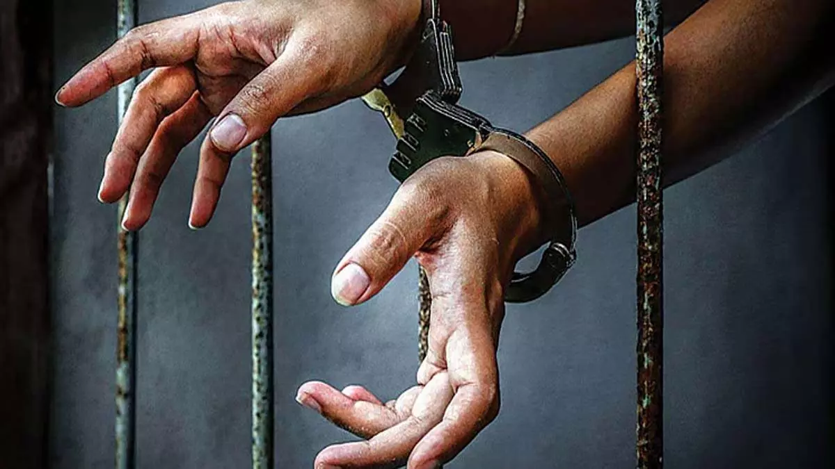 Kajalgaon में बाइक चोरी के रैकेट का भंडाफोड़, तीन गिरफ्तार Kajalgaon में बाइक चोरी के रैकेट का भंडाफोड़, तीन गिरफ्तार