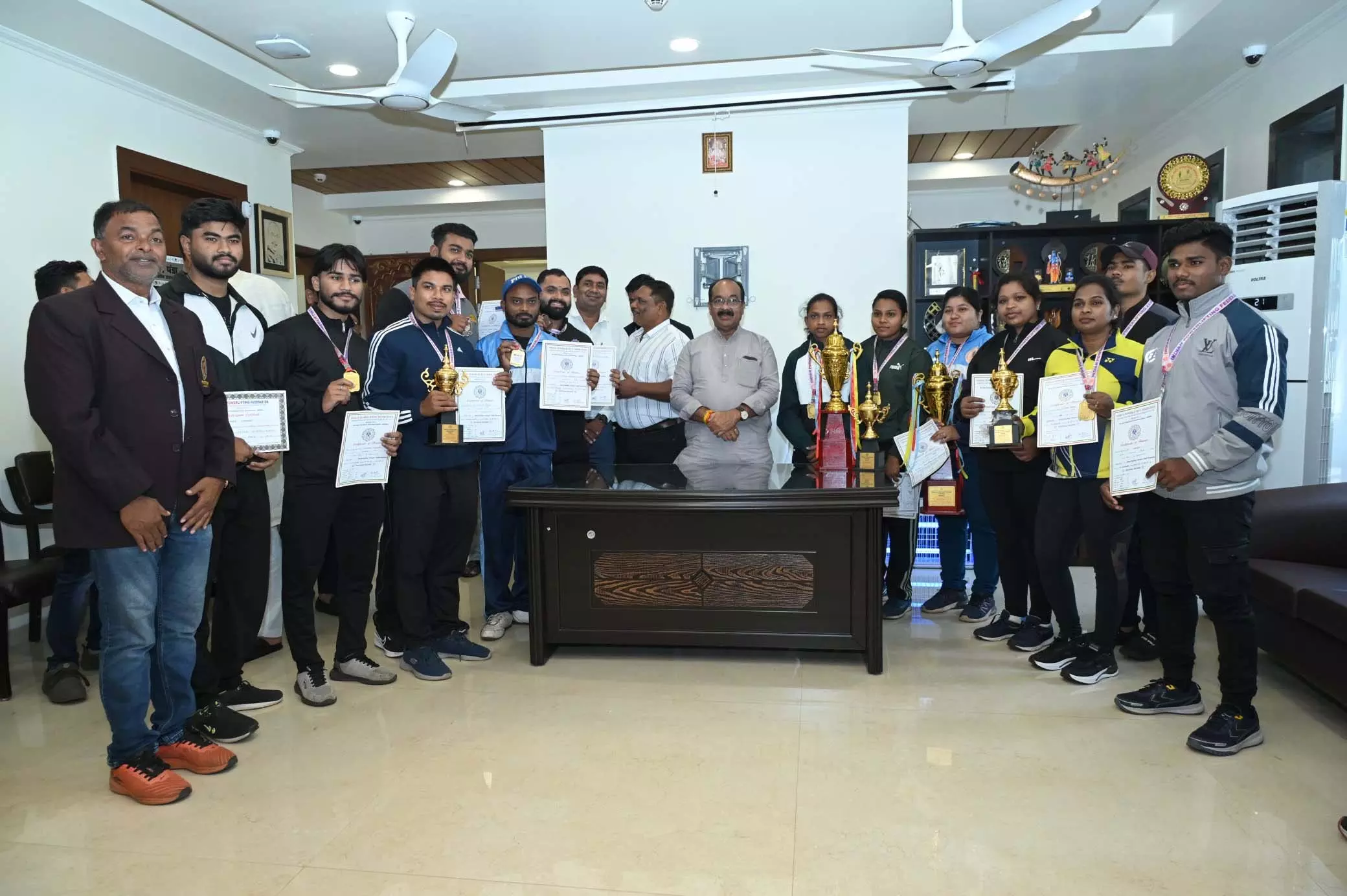 छत्तीसगढ़ के पावरलिफ्टिंग खिलाड़ी जमशेदपुर प्रतियोगिता में लाए 16 मेडल, उपमुख्यमंत्री अरुण साव ने दी बधाई छत्तीसगढ़ के पावरलिफ्टिंग खिलाड़ी जमशेदपुर प्रतियोगिता में लाए 16 मेडल, उपमुख्यमंत्री अरुण साव ने दी बधाई