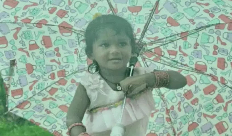 स्कूल जाने के लिए बस का इंतजार कर रहे बच्चे की बोलेरो की चपेट में आने से मौत स्कूल जाने के लिए बस का इंतजार कर रहे बच्चे की बोलेरो की चपेट में आने से मौत