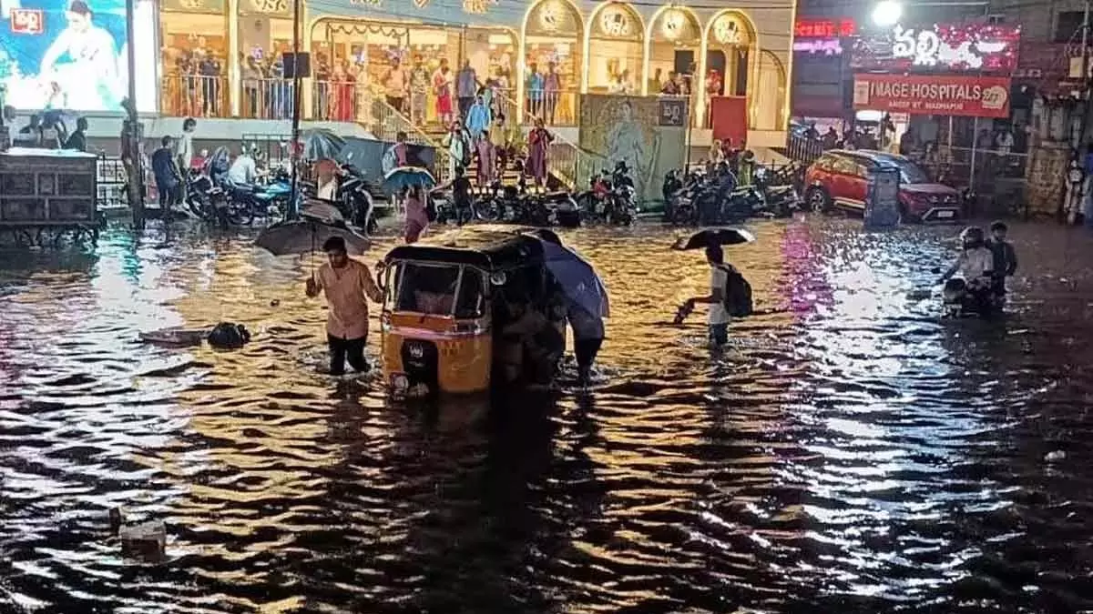 Hyderabad में बारिश का पूर्वानुमान: 26-28 अगस्त को हल्की से मध्यम बारिश की संभावना Hyderabad में बारिश का पूर्वानुमान: 26-28 अगस्त को हल्की से मध्यम बारिश की संभावना