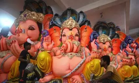 गणेश पंडाल स्थापना से पहले साइबराबाद पुलिस ने ऑनलाइन पंजीकरण अनिवार्य किया गणेश पंडाल स्थापना से पहले साइबराबाद पुलिस ने ऑनलाइन पंजीकरण अनिवार्य किया