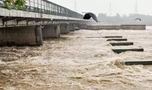 दिल्ली में यमुना का जलस्तर खतरे के निशान से ऊपर