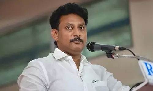 द्विभाषी नीति में कोई बदलाव नहीं: मंत्री अंबिल महेश
