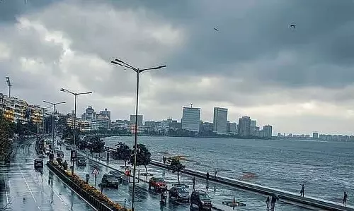 Mumbai : शहर में भारी बारिश की आशंका, आईएमडी ने 5 दिनों के लिए जारी किया येलो अलर्ट Mumbai : शहर में भारी बारिश की आशंका, आईएमडी ने 5 दिनों के लिए जारी किया येलो अलर्ट