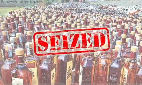 MP : सागर में फार्महाउस पर छापेमारी के दौरान 12 लाख की शराब जब्त