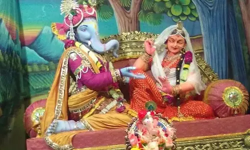 देश भर में गौरी-गणेश उत्सव की धूम: बढ़ती कीमतों के बीच खरीदारी का दौर