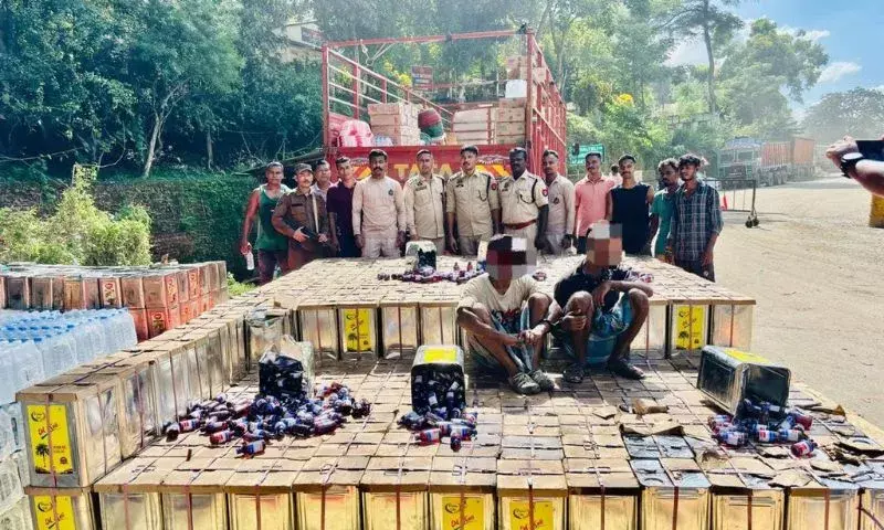 Assam पुलिस ने 3 करोड़ रुपये मूल्य की कोडीन जब्त की, 2 ड्रग तस्कर गिरफ्तार Assam पुलिस ने 3 करोड़ रुपये मूल्य की कोडीन जब्त की, 2 ड्रग तस्कर गिरफ्तार