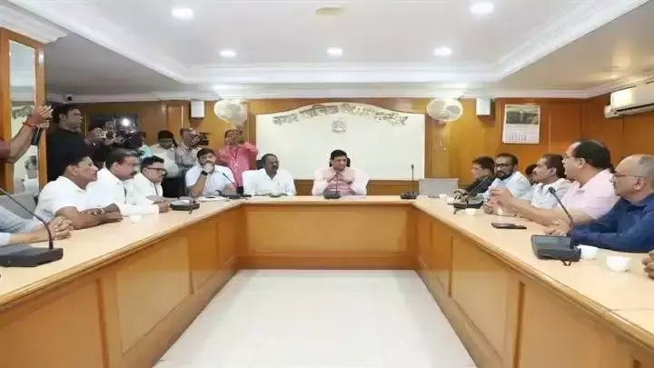 Indore: धरोहर सराफा चौपाटी को संरक्षित रखने का ऐलान Indore: धरोहर सराफा चौपाटी को संरक्षित रखने का ऐलान