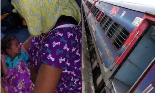 Uttarakhand: चलती ट्रेन में गूंजी खुशी की किलकारी Uttarakhand: चलती ट्रेन में गूंजी खुशी की किलकारी