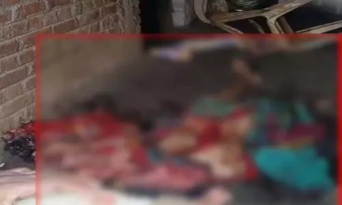 कलयुगी बेटे ने की मां की कुल्हाड़ी से हत्या, वारदात के बाद गाना गाता रहा आरोपी
