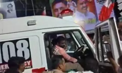 एम्बुलेंस कर्मियों पर हमला करने के आरोप में 14 अन्नाद्रमुक कार्यकर्ताओं पर मामला दर्ज