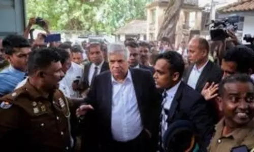 Sri Lankan विपक्ष ने विक्रमसिंघे की गिरफ्तारी की निंदा की Sri Lankan विपक्ष ने विक्रमसिंघे की गिरफ्तारी की निंदा की