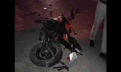 Chandigarh: हिट एंड रन कार-बाइक टक्कर में 2 की मौत Chandigarh: हिट एंड रन कार-बाइक टक्कर में 2 की मौत
