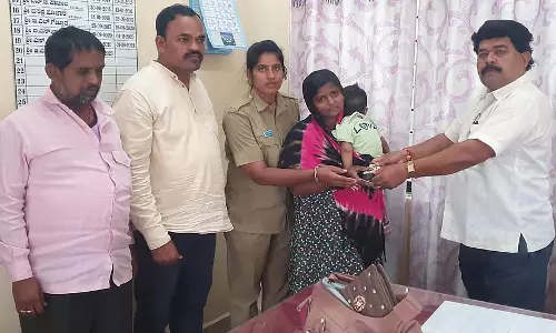 Ilakal : एनडब्ल्यूकेआरटीसी परिवहन कर्मचारियों ने ईमानदारी का प्रदर्शन किया