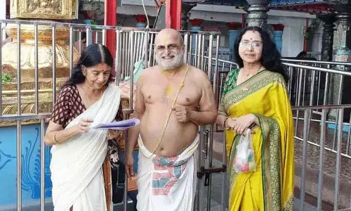 त्रावणकोर शाही सदस्य अश्वथी थिरुनल ने Telangana में चिलकुर बालाजी मंदिर का दौरा किया त्रावणकोर शाही सदस्य अश्वथी थिरुनल ने Telangana में चिलकुर बालाजी मंदिर का दौरा किया