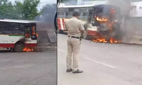 मेहदीपटनम में TSRTC की बस में आग लगी, यात्री सुरक्षित मेहदीपटनम में TSRTC की बस में आग लगी, यात्री सुरक्षित